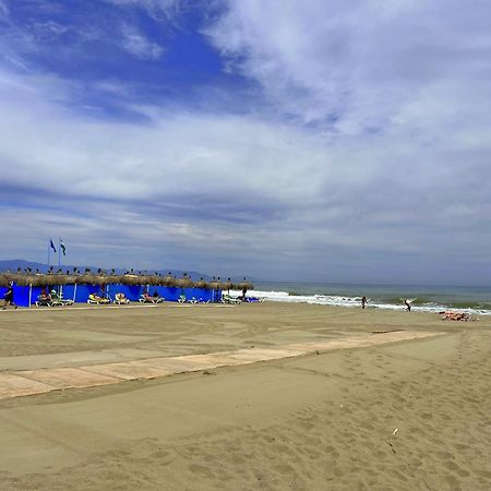 Acogedor En La Carihuela Con Plaza De Garaje Garantizada! Sol Montemar Apartman Torremolinos Kültér fotó