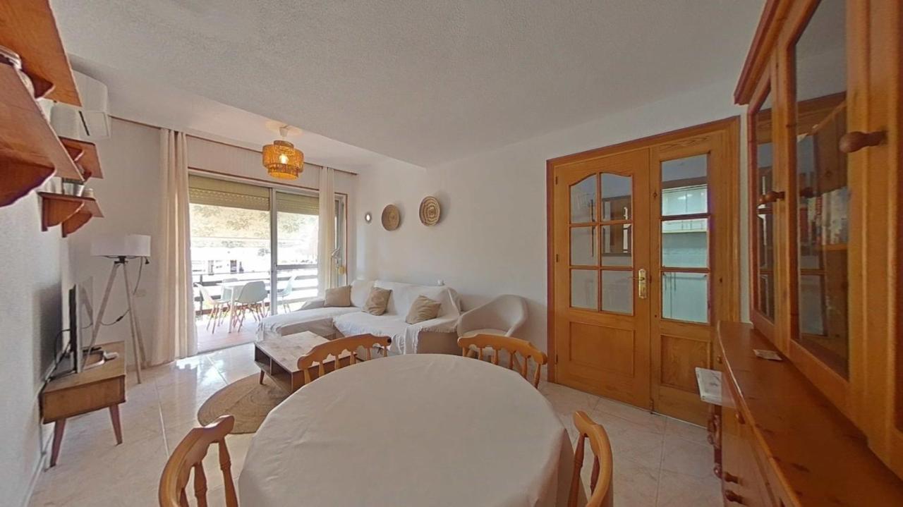 Acogedor En La Carihuela Con Plaza De Garaje Garantizada! Sol Montemar Apartman Torremolinos Kültér fotó