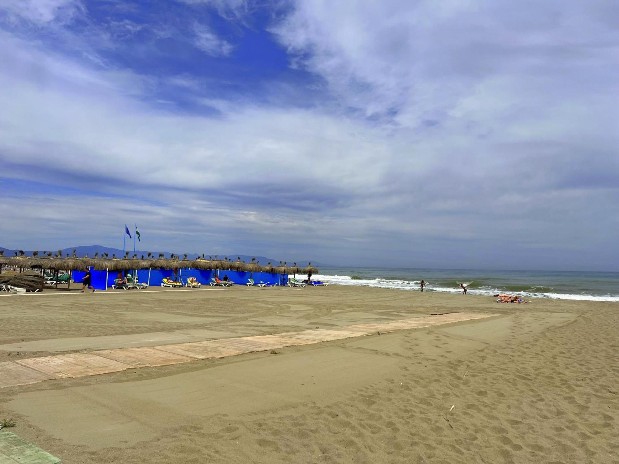 Acogedor En La Carihuela Con Plaza De Garaje Garantizada! Sol Montemar Apartman Torremolinos Kültér fotó